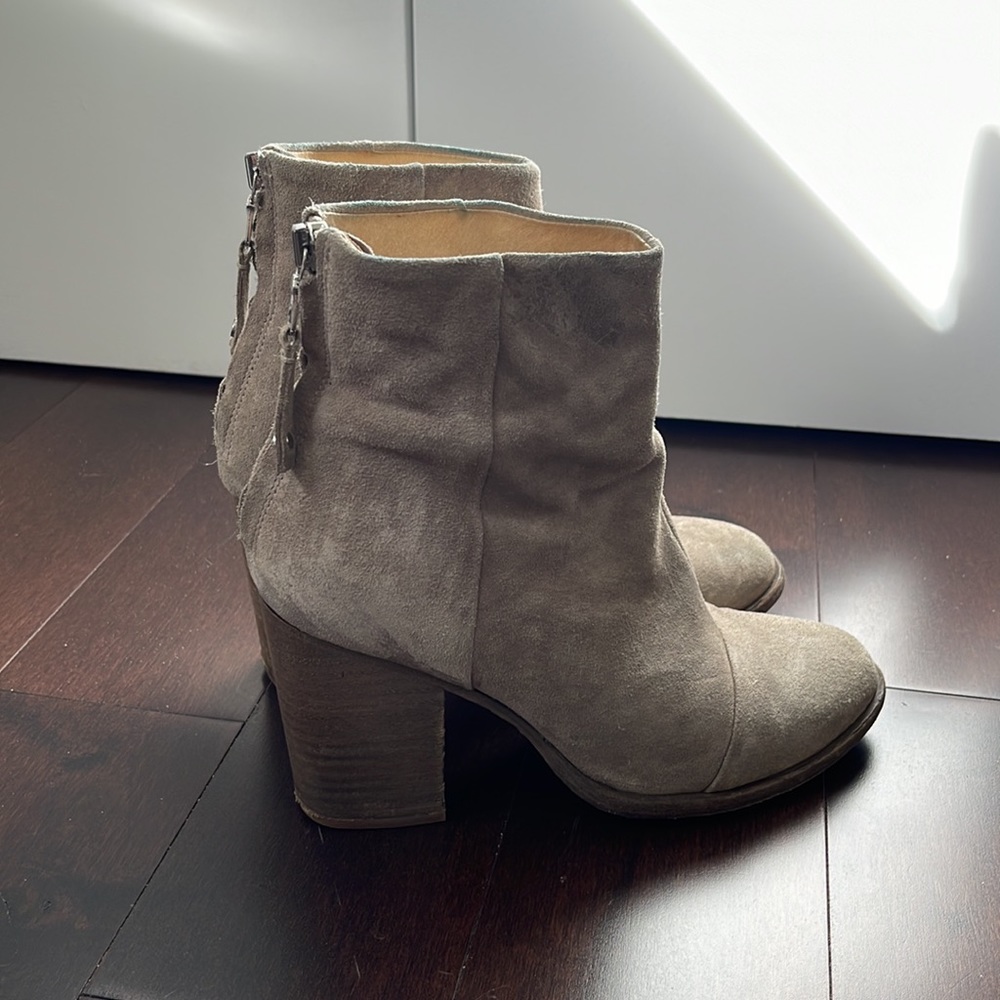 🌸 Rag & Bone Ashby Ankle Booties in Stone Suede Stacked Heels Zipper - Picture 4 of 10